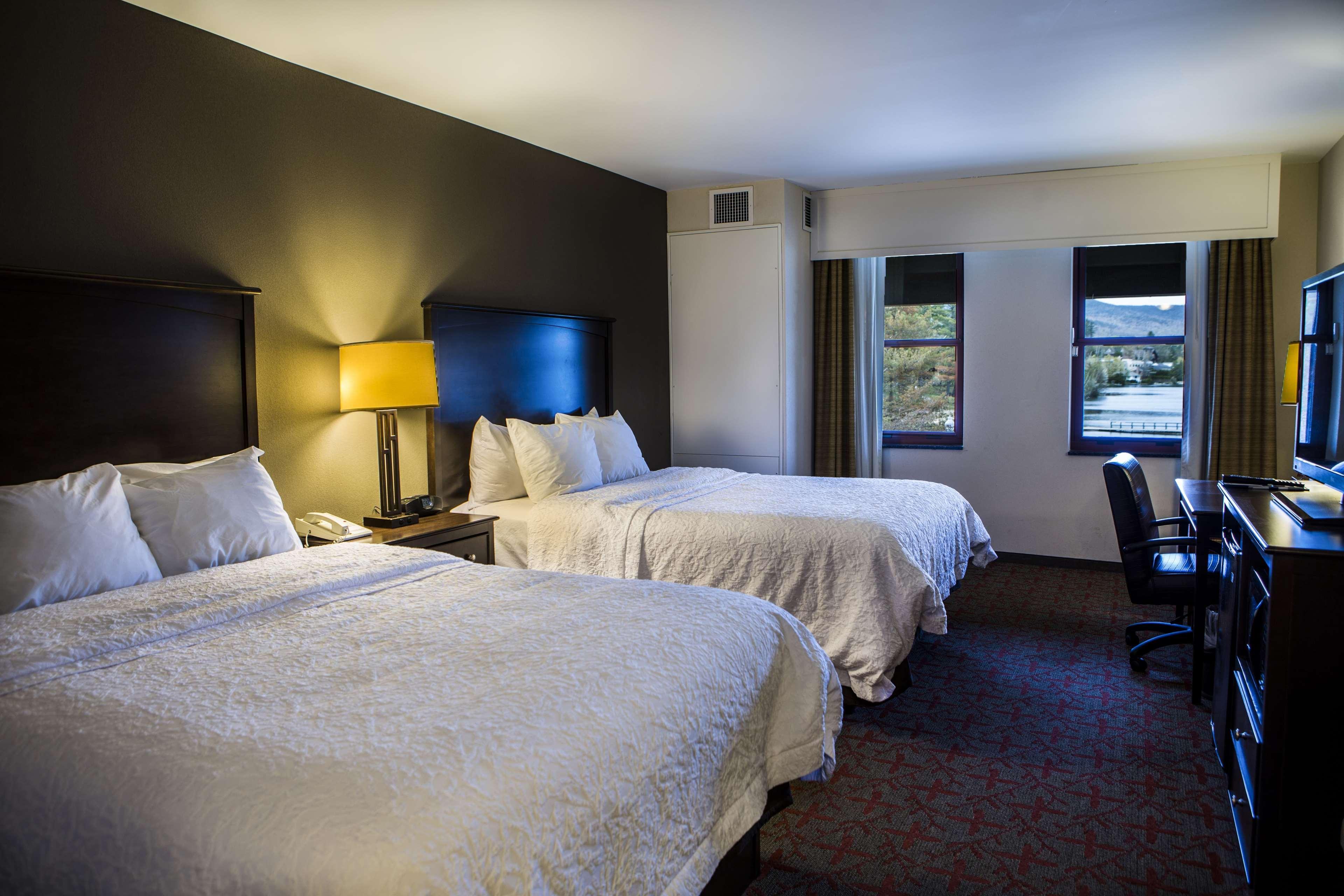 Hampton Inn & Suites לייק פלאסיד מראה חיצוני תמונה