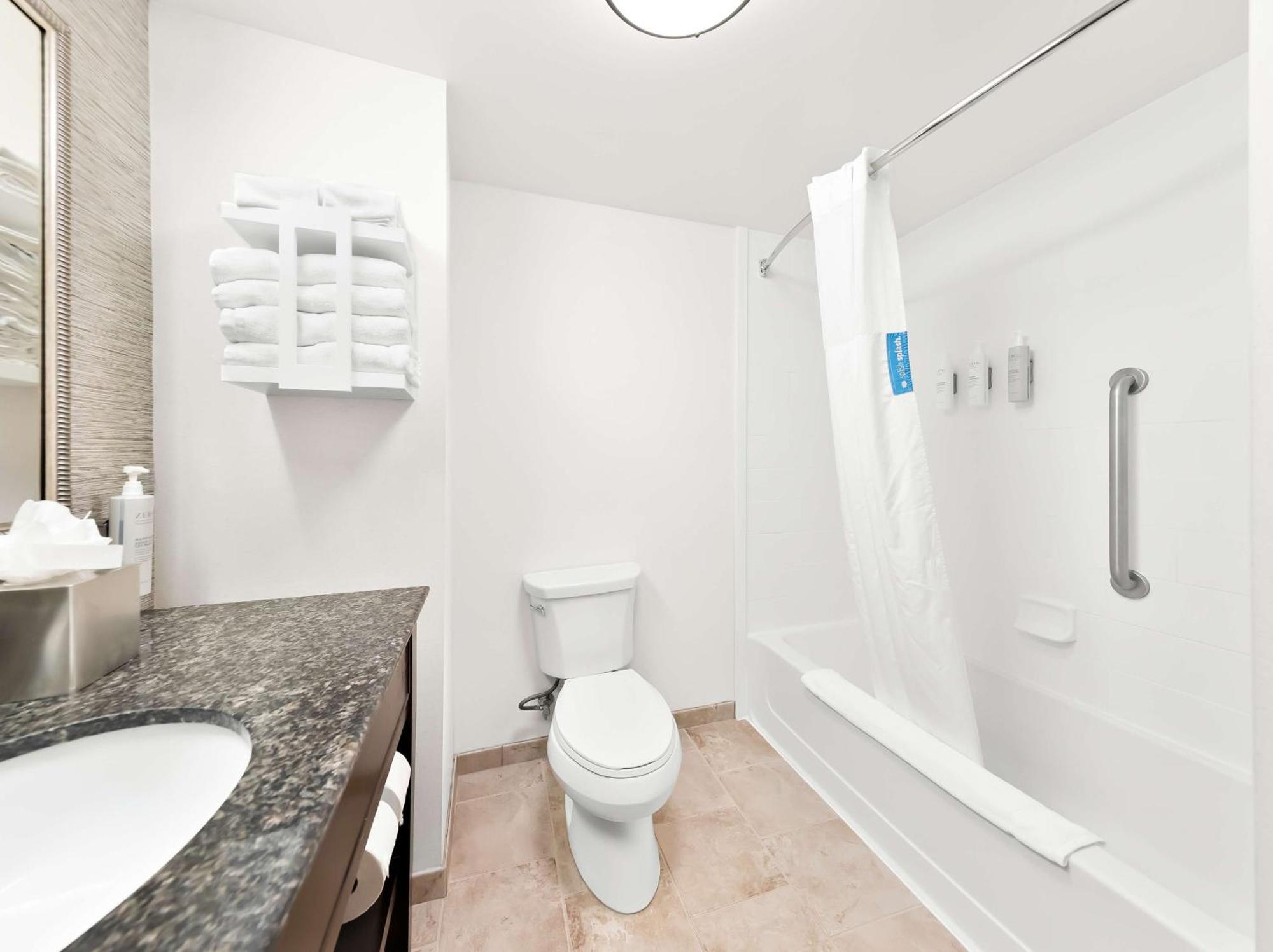 Hampton Inn & Suites לייק פלאסיד מראה חיצוני תמונה