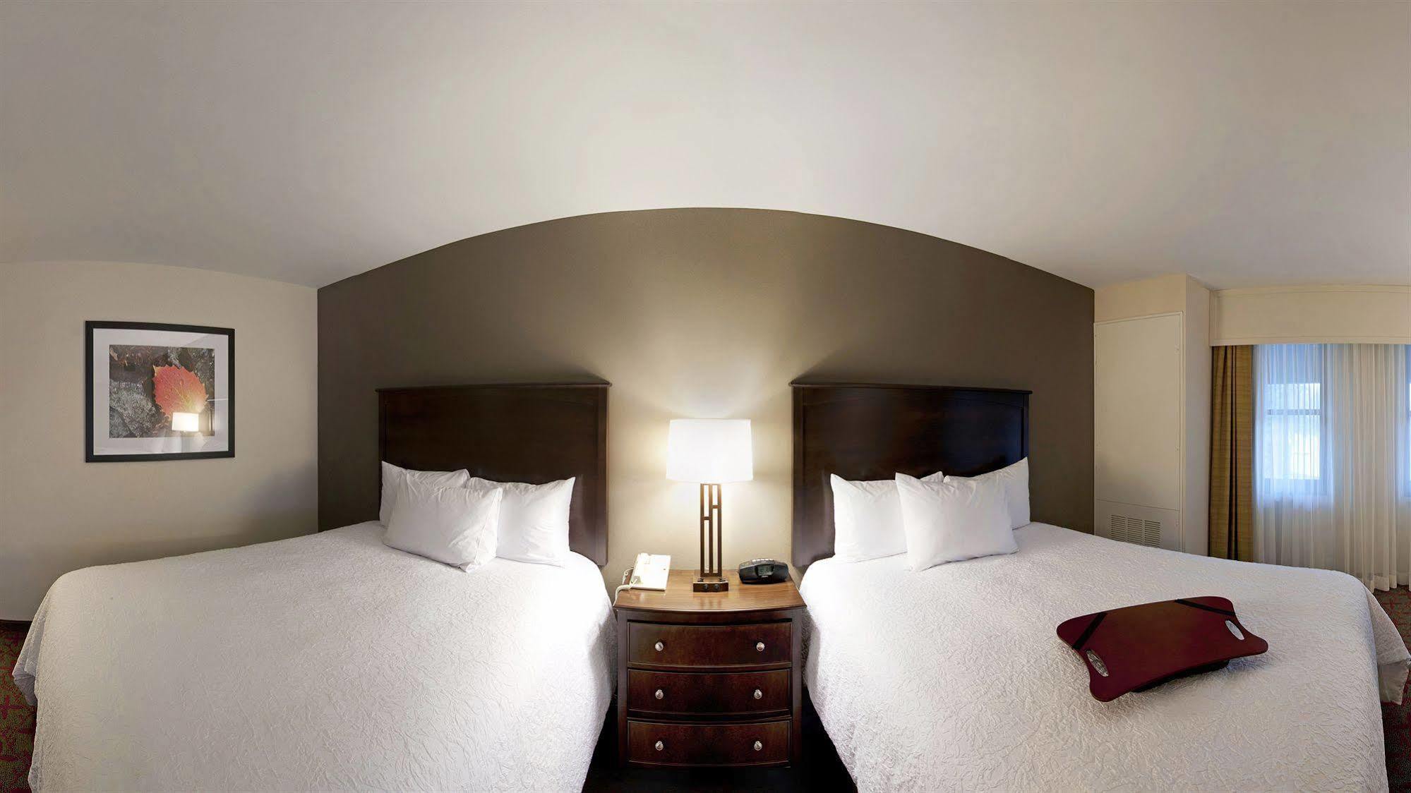 Hampton Inn & Suites לייק פלאסיד מראה חיצוני תמונה